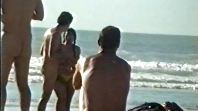 a vídeo brasileirinha pornô t-girl Negra Chupa pilas leitosas e é fodida por trás