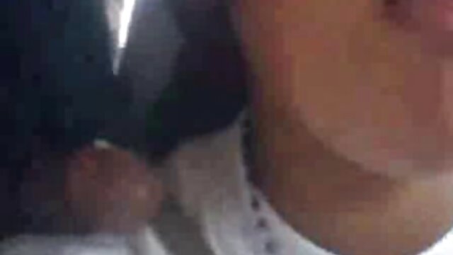 Muitos videos brasileirinhas sexo homens bulbosos têm buracos loiros molhados nos pénis verticais.
