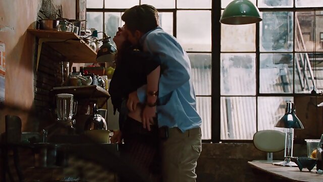 O irmão fode a irmã vídeo pornô brasileirinha gostosa enquanto os pais trabalham.