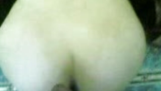 O homem peludo fode uma rapariga com uma rata Rapada vídeo pornô da mulher brasileirinha
