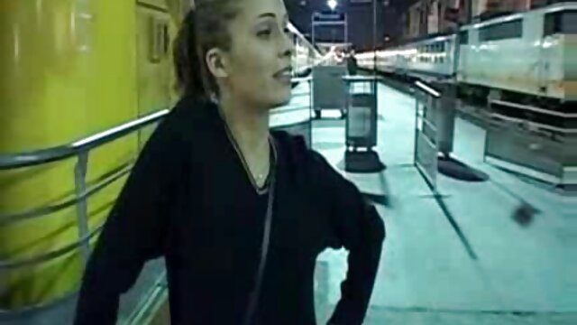 O estilo cão fodeu a mulher videos de sexo com brasileirinha na praia à frente das pessoas.
