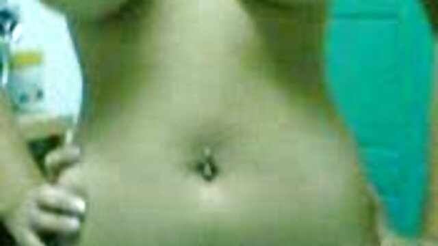 Rapariga com piercings nos mamilos e axilas peludas dedos da vagina quero ver filme pornográfico as brasileirinhas e esfrega o seu clítoris