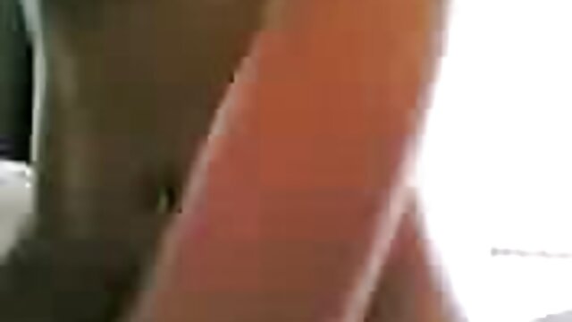 a loira atrevida cavalga vídeo pornô só das brasileirinhas rectamente o salame duro.