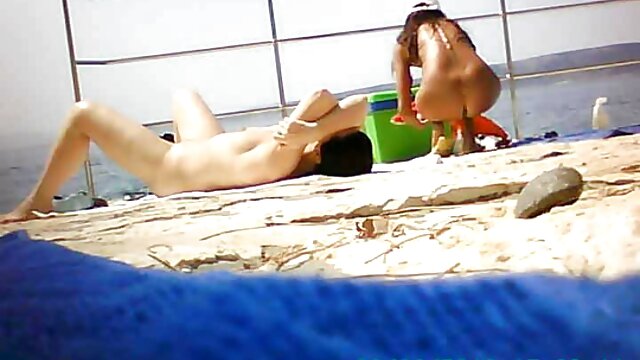 Um motoqueiro a foder videos de sexo casa das brasileirinhas a namorada num campo de ratas.