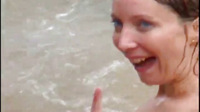 A filha cumpre os videos de sexo casa das brasileirinhas deveres da mãe e fode o pai
