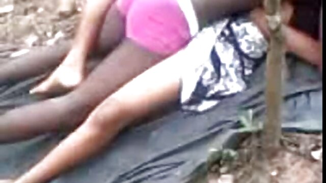 A bela vídeo de pornô da brasileirinha rapariga do xemale fode uma pila
