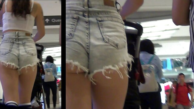 Uma loira linda fica para trás e pede-lhe para quero assistir o filme pornô brasileirinha a foder no rabo.