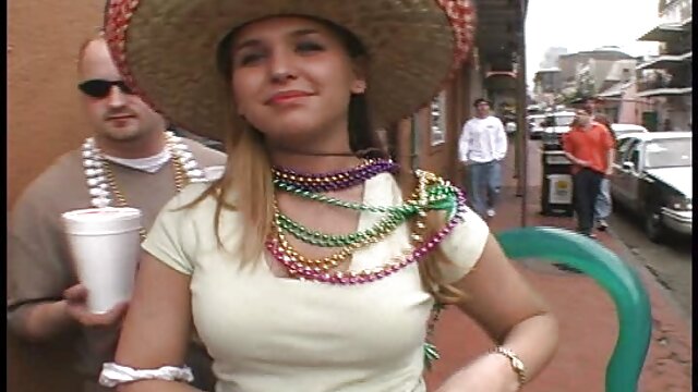 Rapariga de 18 anos a fazer vídeo brasileirinha pornô punhos anais pela primeira vez