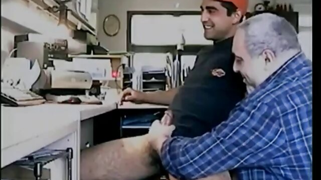 Ele puxou para fora na primeira pessoa enquanto ele fode uma puta idiota em meias videos porno carnaval brasileirinhas