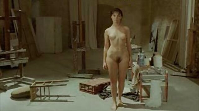 Uma quero assistir filme pornô da brasileirinha amiga despe a Nancy nua para fazer um retrato de vídeo erótico.